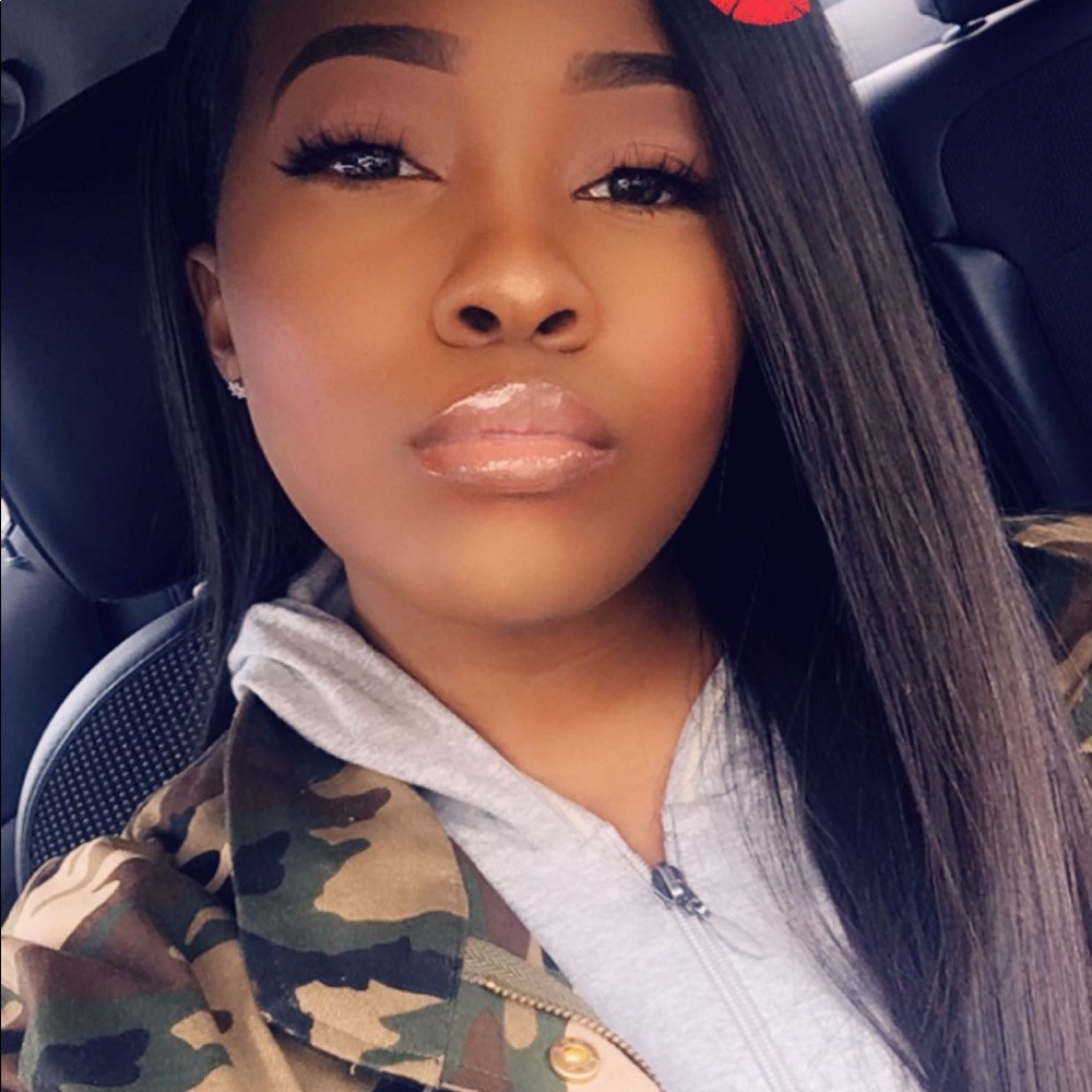 Meet your Posher, Kira